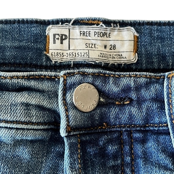 Free People Straight Leg Button Fly Frayed Hem Size 28 - Picture 7 of 9
